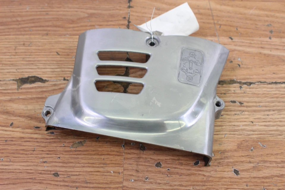 Suzuki GZ250 2006 cubierta de contraeje/piñón Foto 4 de 4