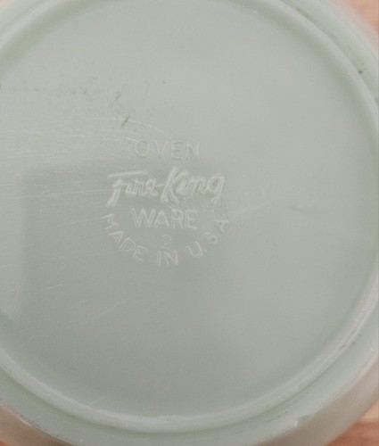 VINTAGE FIRE KING JADEITE BATTER MIXING BOWL POUR SPOUT HANDLE 7.5” DIA - Picture 6 of 9