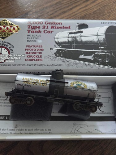 Coche cisterna Walthers HO 30678 8,000 galones carro cisterna construido y desgastado GATX #15409 | Condition: New