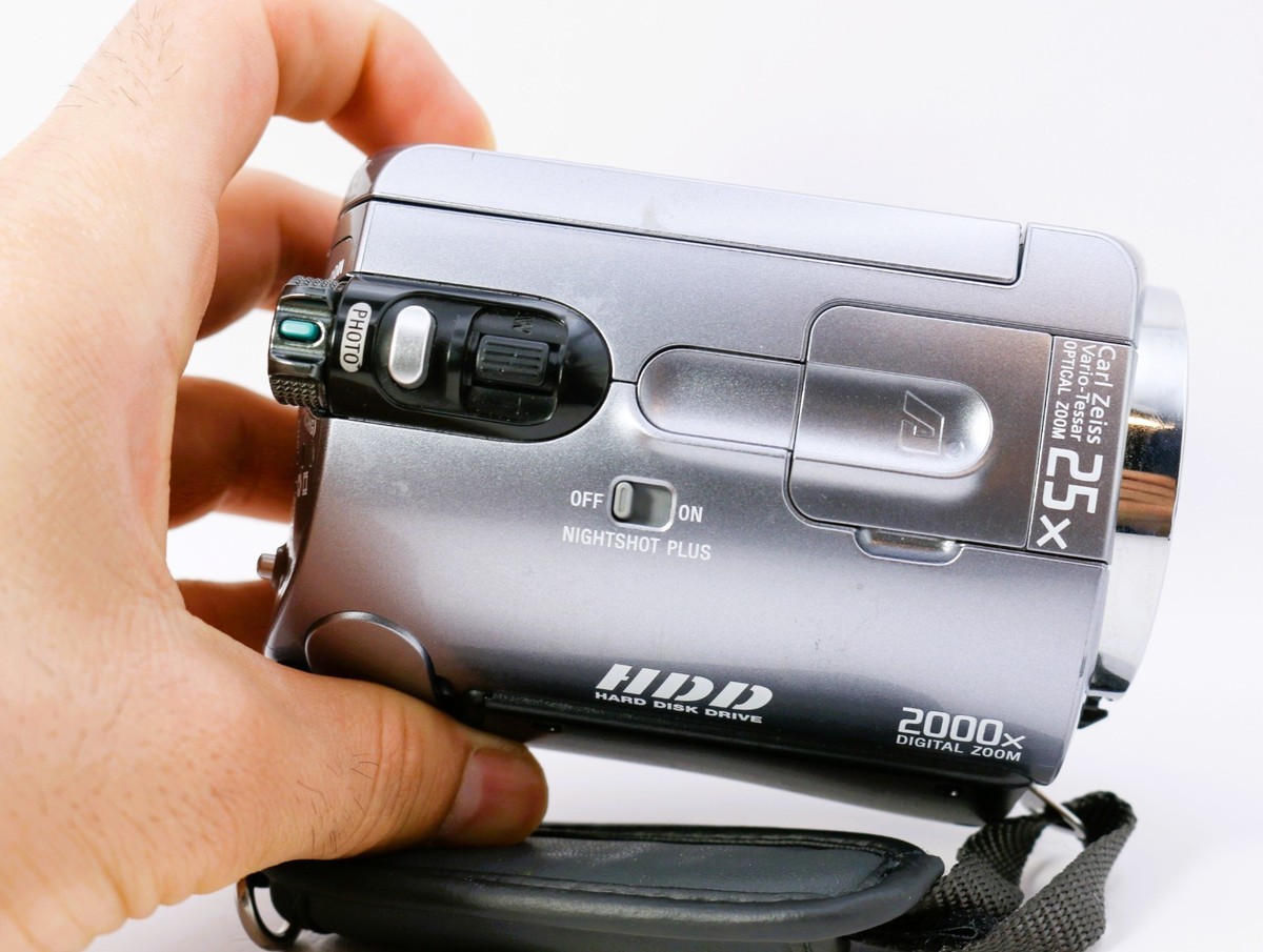Sony Handycam DCR-SR82 Camcorder 60GB HDD 25x Zoom NightShot Plus