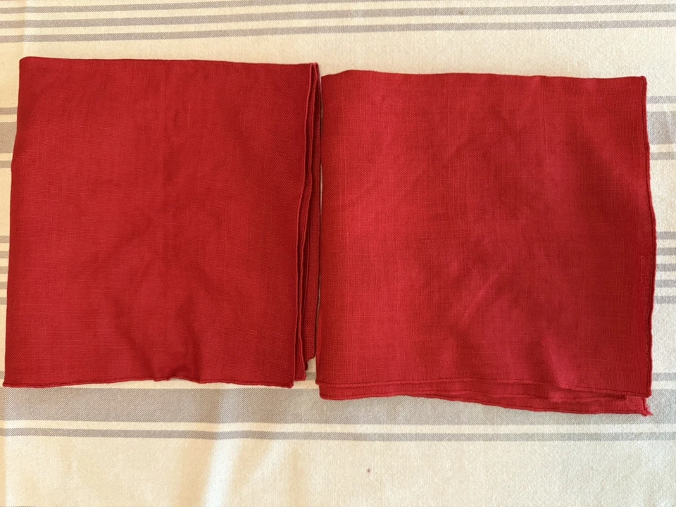 Vntg Red Christmas Napkins with Stitched Hem Set 2 15"x16" - Image 4 of 4