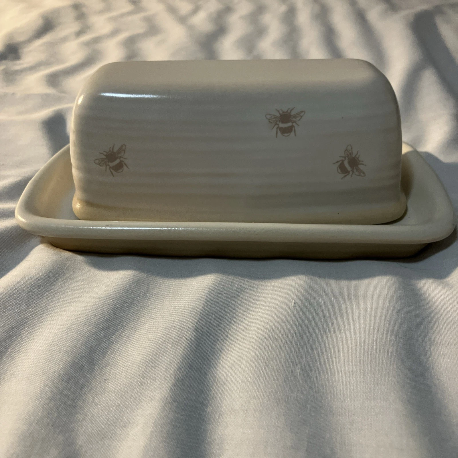 Honey Bee Ceramic Butter Dish. At home. VGC. Preowned.