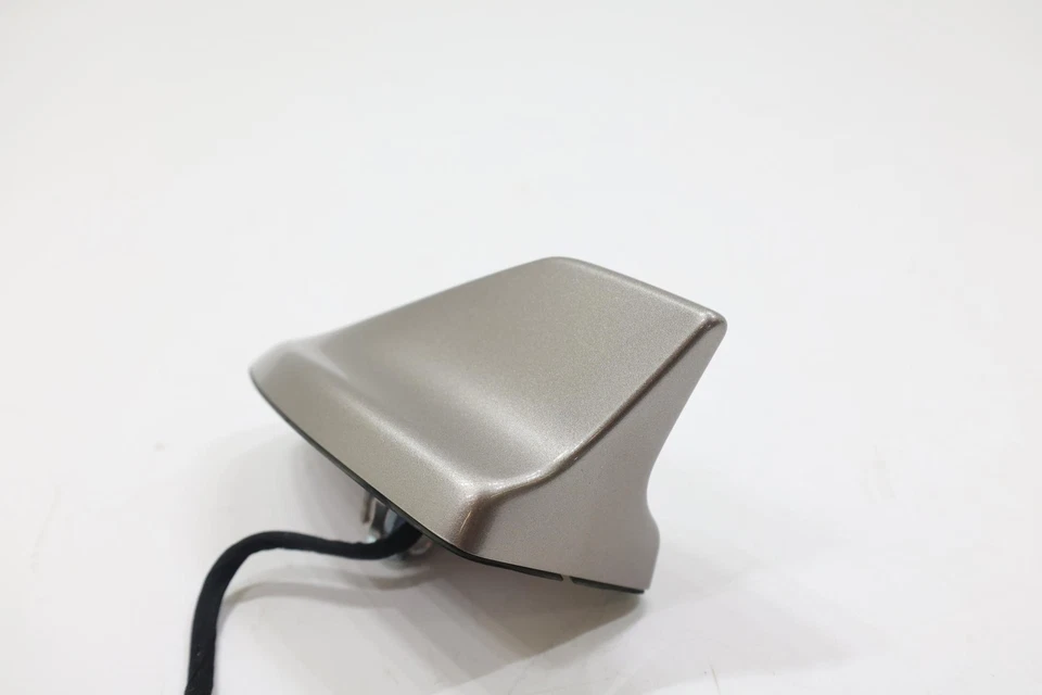 Antena de aleta de tiburón techo aviador Lincoln 2020-2024 OEM JD9T19K351AA5JUR GOLD_AR Foto 2 de 4