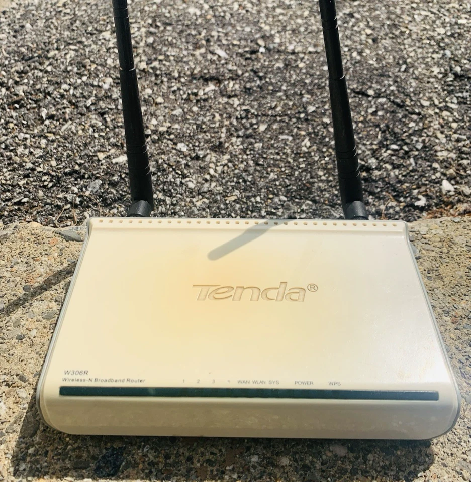 Tenda Wireless-N 4-Port Broadband Router Model W306R - Image 3 of 3