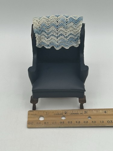 Silla Shackman para casa de muñecas muebles respaldo alado azul 4” de colección años 70 con tro de ganchillo - Imagen 17 de 18