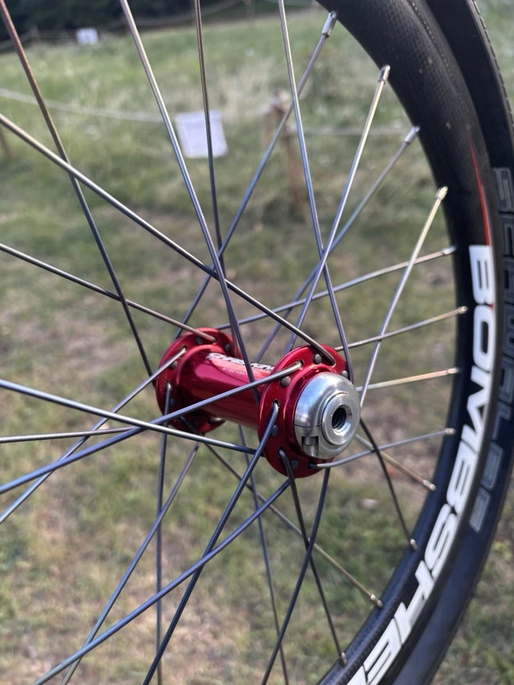 2x Bombshell CS Carbon Pro Rim - 20" With Red Chris king hubs - Image 3 of 4