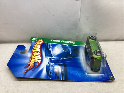 Hot Wheels TREASURE HUNTS 1 OF 12 CHRYSLER 300C sealed NIB CM7316 - Picture 4 of 4