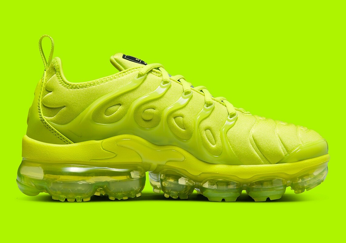 green and gold vapormax plus