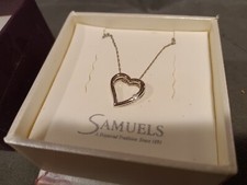 10k white gold diamond heart pendant necklace