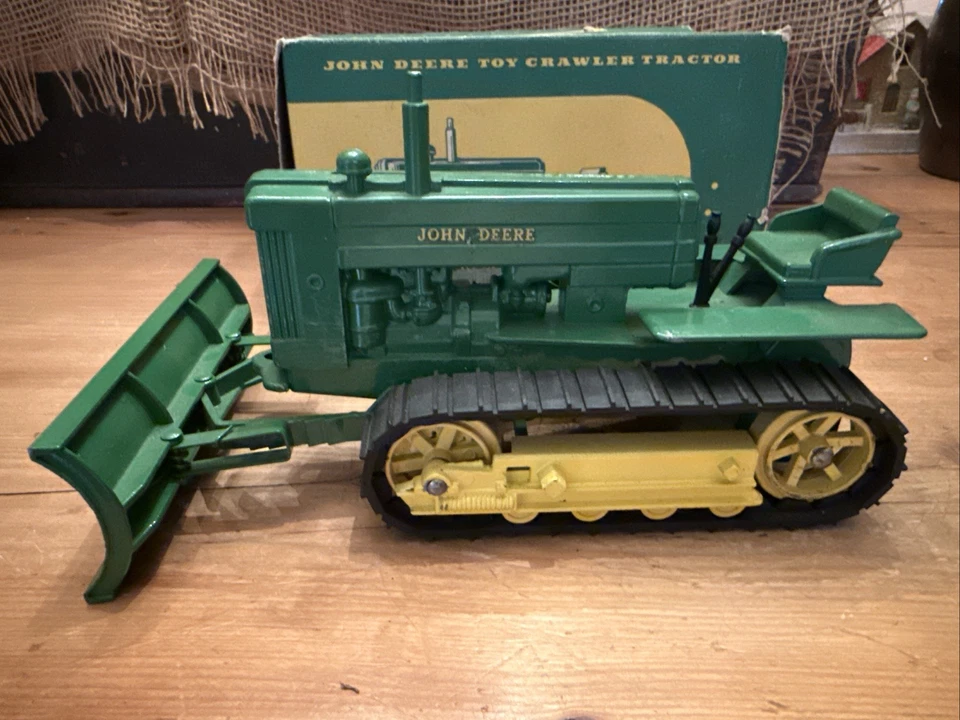 John Deere toy crawler tractor with Box 1/16 - Image 4 of 4
