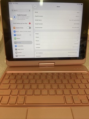 iPad 9. Generation iOS 26.4.2 256GB Speicher Smart Keyboard Defekt Ladegerät