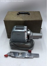 Viewlex V-33 Slide Projector with Case