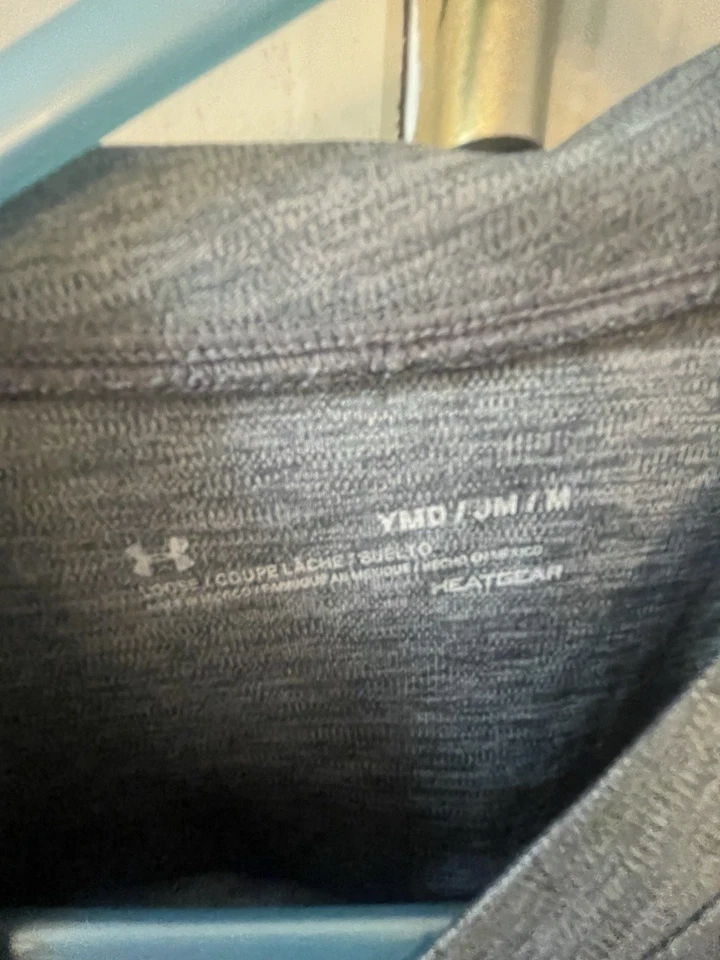 Camisa Under Armour HeatGear Juvenil YMD Gris/Rojo/Azul Calce Suelto Juvenil Mediana Foto 3 de 4