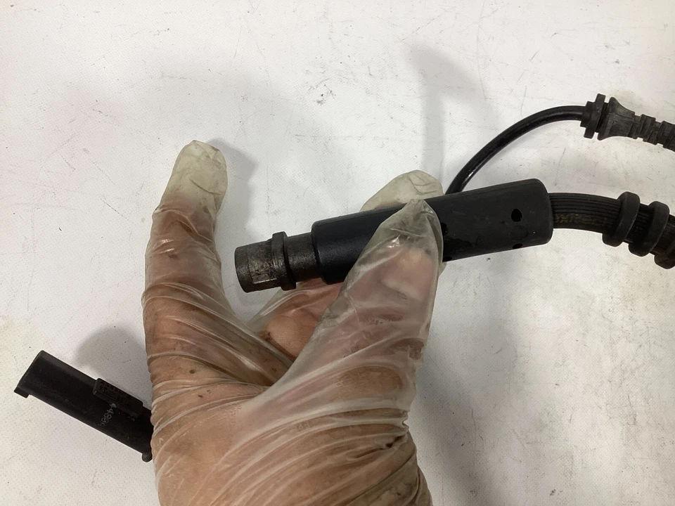 Оригинальная труба переднего тормозного шланга с кронштейном 6784636 для BMW 535i 2011–2016 годов выпуска. - Изображение 2 из 4