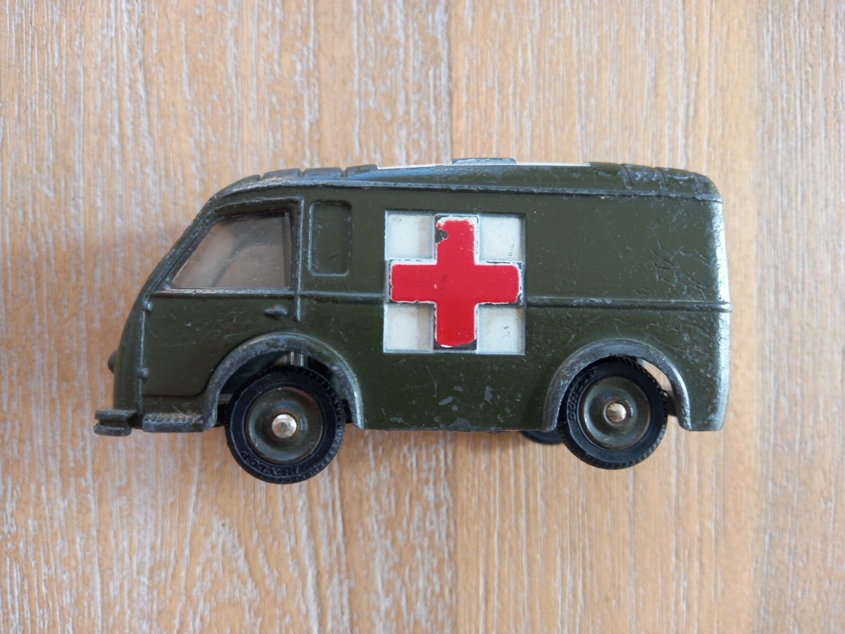 DINKY TOYS 80F AMBULANCE MILITAIRE RENAULT AVEC GLACES EN BOITE D'ORIGINE MIB