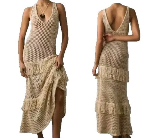 taylor knit top maxi dress Taylor Swift Dons A Black Knit Maxi Dress And Chunky Buckled Sandal