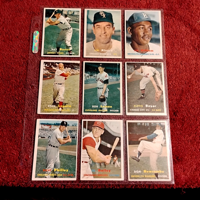 1957 Topps Baseball ,32 card lot [100-199].HOF'S , RC , Team card. VG to EX/NM ?