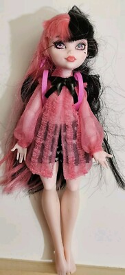 2022 Monster High Draculaura G3 Reboot Doll EUC C418G 