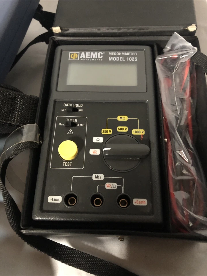 AEMC MEGOHMMETER MODEL 1025 250,500,1000 V Test vollt Used Excellent Condition - Image 4 of 4