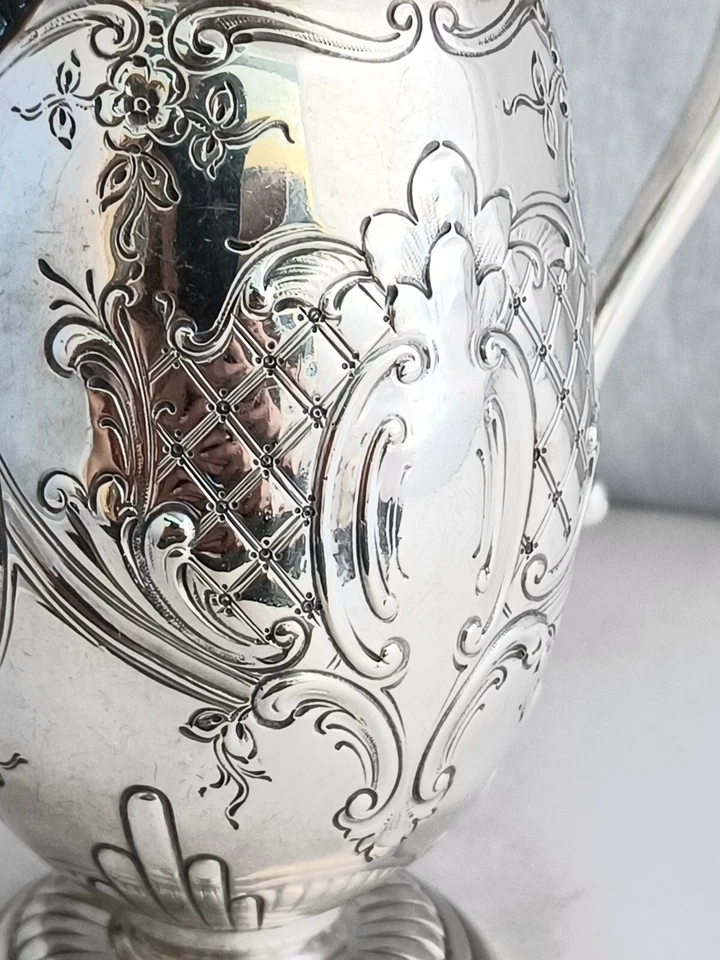 Hermosa jarra/crema de leche Howard & Co Sterling de 5" de alto Foto 2 de 4