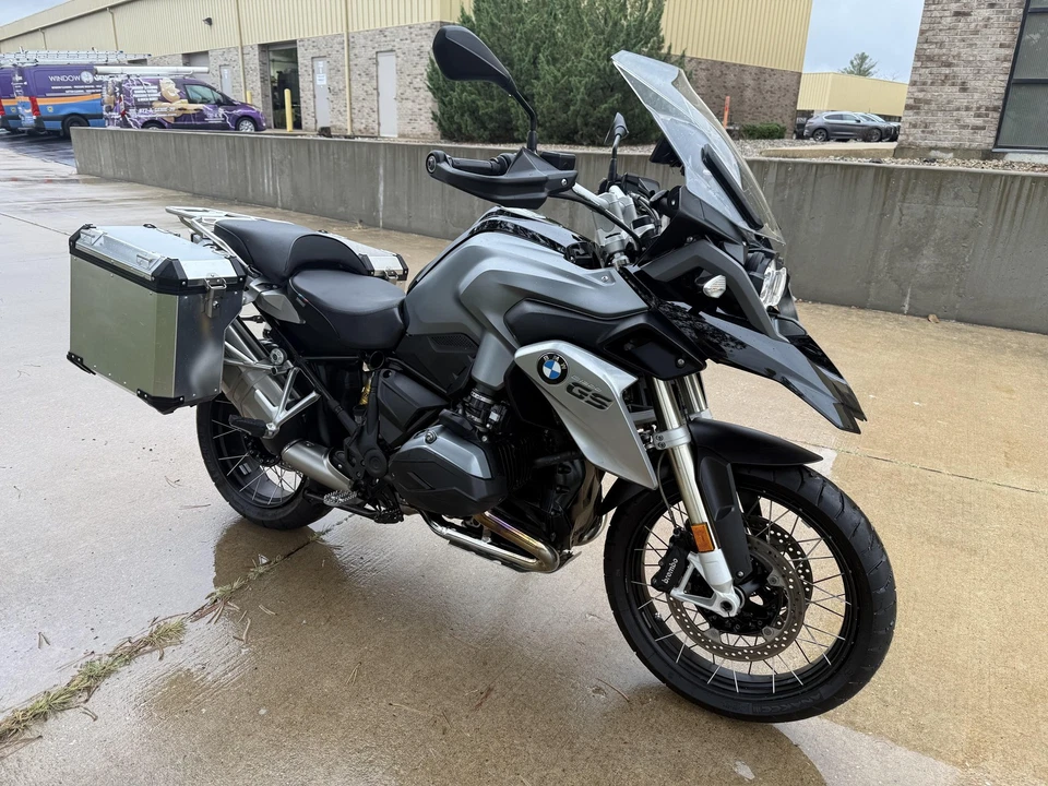 2016 BMW R1200 - Image 4 of 4