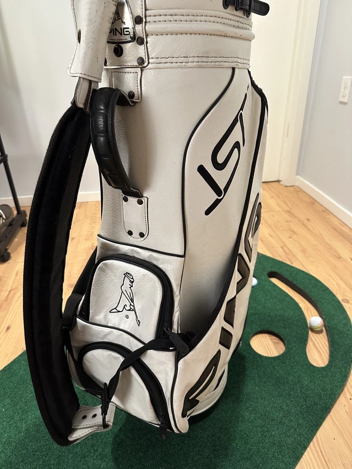 Bolsa de golf de cuero vintage PING PGA Staff Tour ISI con cubierta de lluvia blanca Jumbo *Bonita Foto 3 de 4