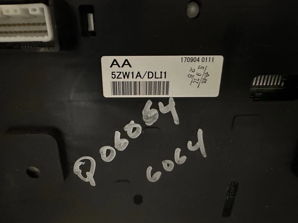 Cuadro de instrumentos velocímetro Infiniti QX80 2016 2017 panel de instrumentos 134.265 millas Foto 3 de 3