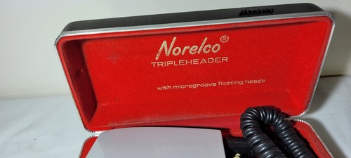 Afeitadora eléctrica vintage Norelco de triple cabezal con cabezales flotantes de microranura - Imagen 2 de 11
