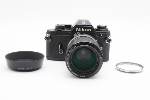 Appareil Photo Reflex Nikon EM Avec Objectif Nikkor - Vendu Pour Pièces / NON TESTÉ