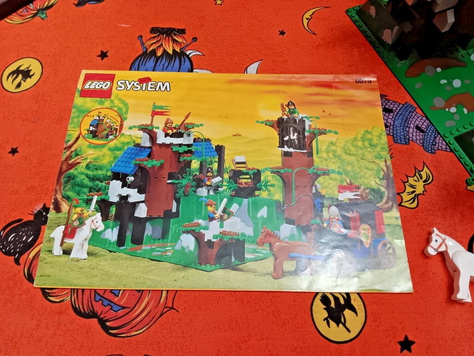 LEGO Castle: Dark Forest Fortress (6079) 100% Complete W/Instructions - Image 2 of 4