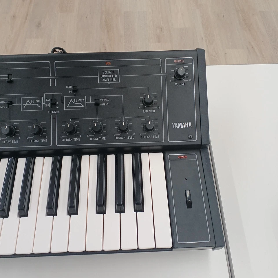 YAMAHA CS-10 37-Key Monophonic Analog Keyboard Synthesizer From Japan - Image 4 of 4