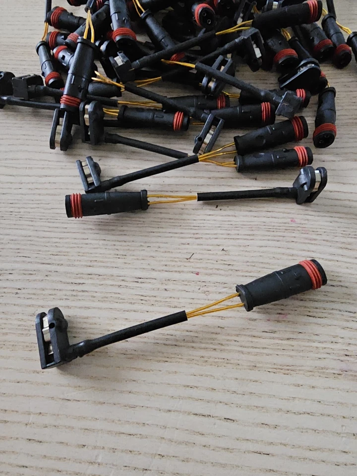 pack of  x37 Front/Rear Brake Pad Wear Sensors for Mercedes Sprinter JOBLOT X37 - Image 2 of 4