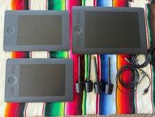 Wacom Intuos PTH-651 Medium, PTH-451 Small, PTH-450 Small, 4 Wacom Stylus