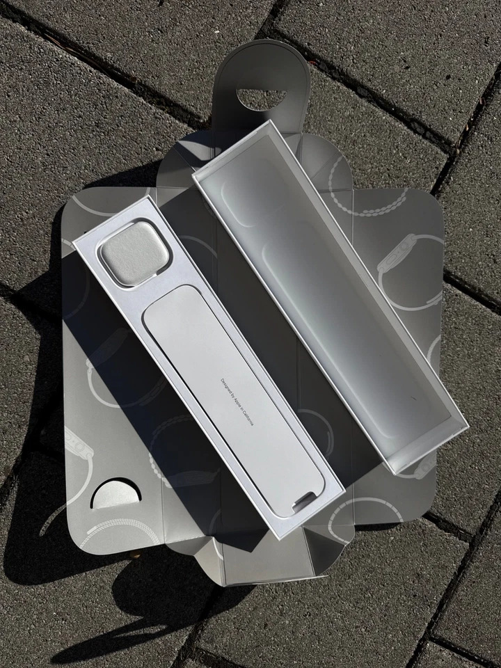 Apple Watch Series 7 · 45 mm · Titanium · GPS, Foto 2 von 5