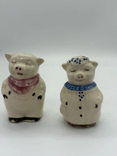 Shawnee Kitschy Pottery Pig Salt And Pepper Shakers Vintage 1940-1950 Smiley Pig