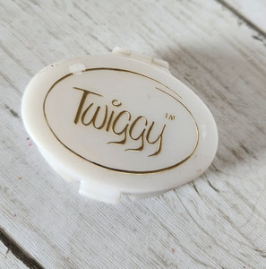 1960's Yardley London "Twiggy" Eye Paint Duo Brown/White Collectible1960's - T1