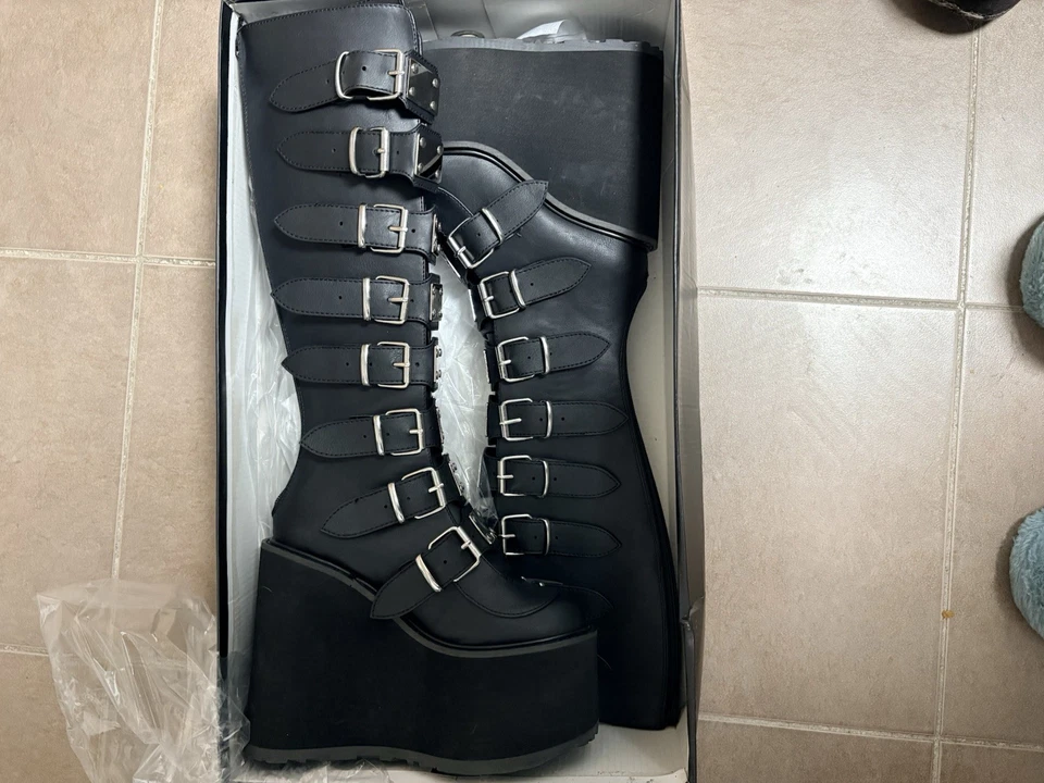 demonia boots - Photo 1/4