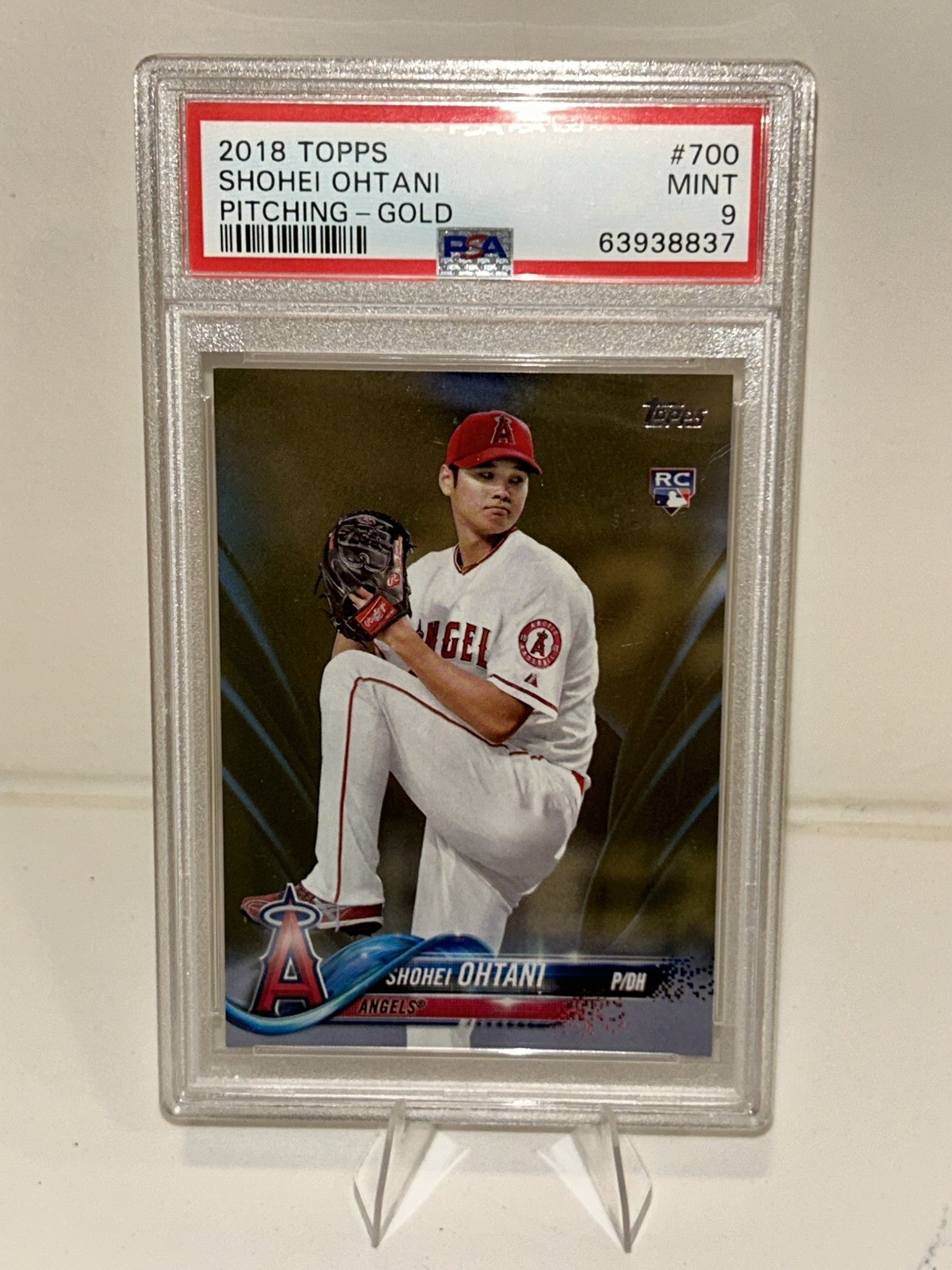 SHOHEI OHTANI PSA 9 2018 TOPPS BASEBALL #700 ROOKIE PITCHING GOLD RC POP 205