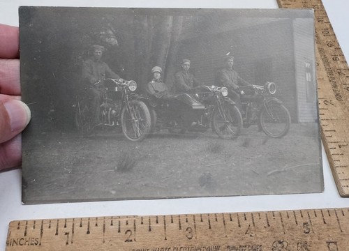 INDIAN MOTORCYCLEs - one side car - real photo - POST CARD - listing #5293 - Picture 2 of 10