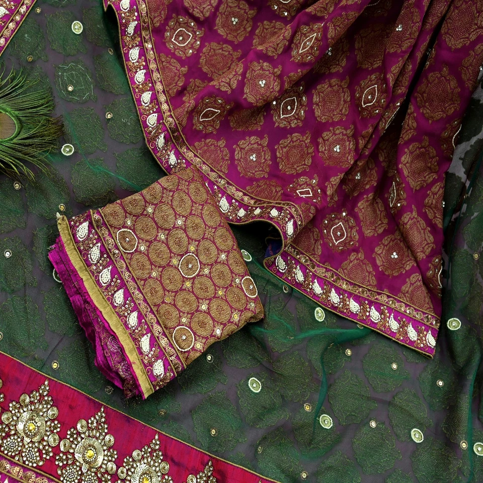 Saris Sabyasachi de diseñador bordados a mano red verde y púrpura indio de 6 yardas Foto 3 de 4