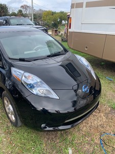 2012-Nissan-Leaf-Sl
