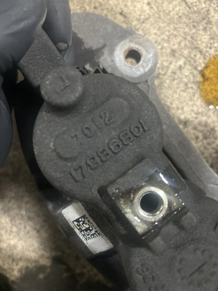 Chrysler Pacifica 2017 conductor delantero izquierdo pinza de freno OEM Foto 3 de 3