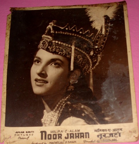 MALIKA -E-AMAM NOOR JAHAN 1954 PARDEEP KUMAR ASHA MATHUR BOLLYWOOD 10 LOBBY CARD - Picture 2 of 12