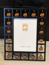 Halloween Photo Frame Dangling Jack-o- Lantern Detail - Perfect For Costume Pic
