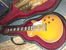 Officially licensed miniature replica of a 1957 Les Paul Goldtop guitar.  