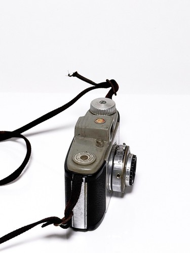 Kodak Pony 828 Camera with Mystery Film Inside – Rare Estate Find - Picture 9 of 9