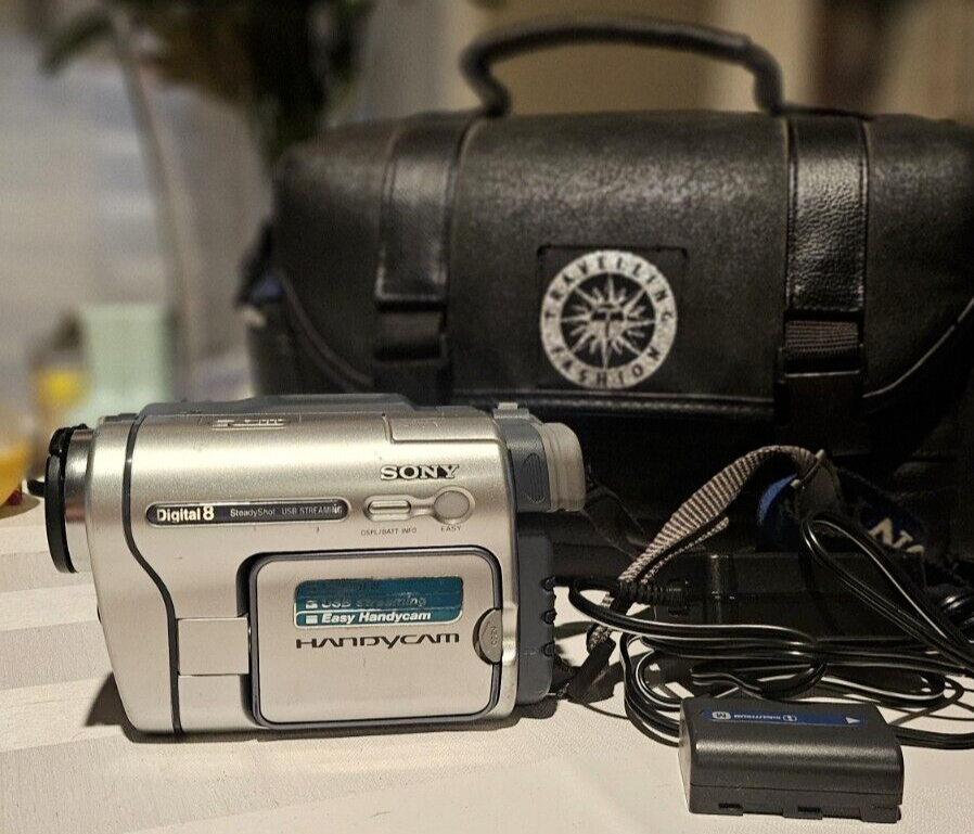Sony DCRTRV265E Digital8 PAL Camcorder W/ Charger Battery Bag TESTED