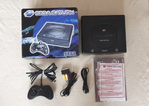 Console SEGA SATURN V2 PAL complète - Inserts, Cordons, Pad, Notices, Blister...