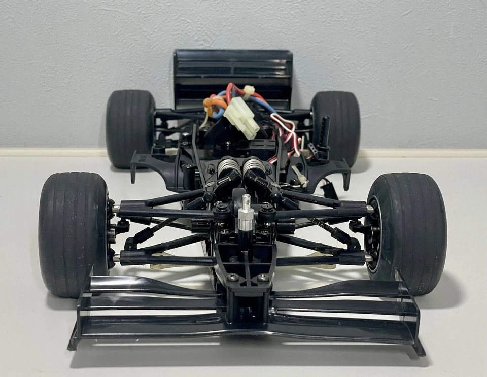 TAMIYA 58288 1/10 R/C Assemblato, telaio F201 usato con carrozzeria FERRARI... - Immagine 4 di 4