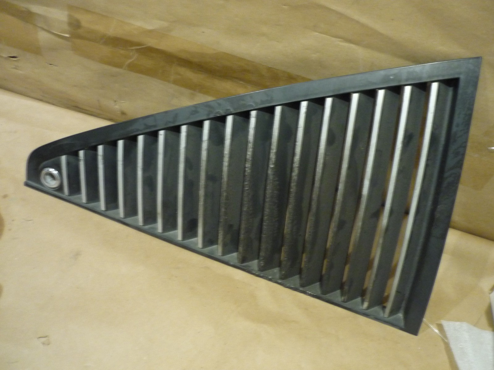 Ferrari 208-308 - RH Rear Grille GTS - P/N 60336203